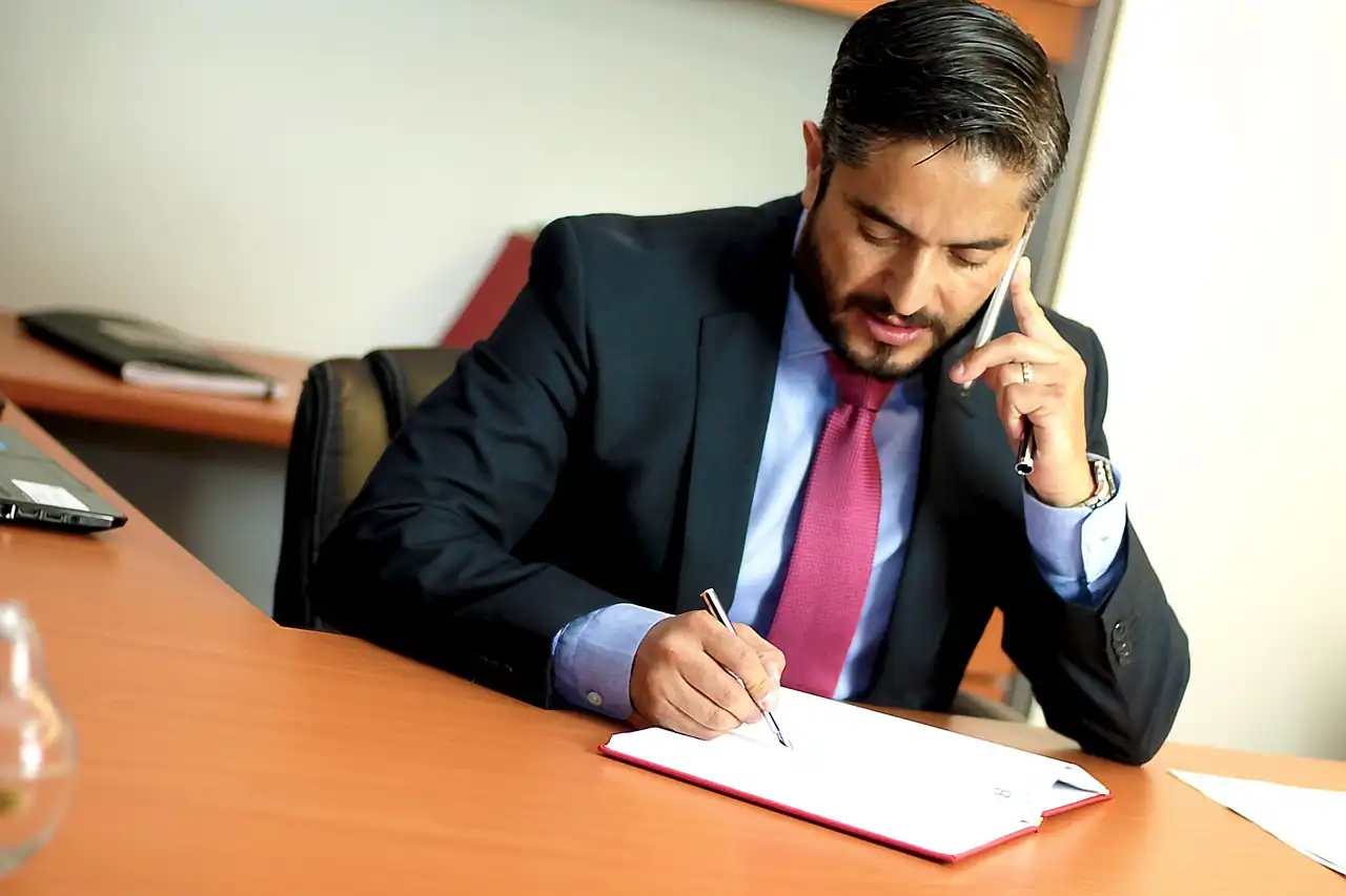 Servicios legales, fiscales, laborales y administrativos